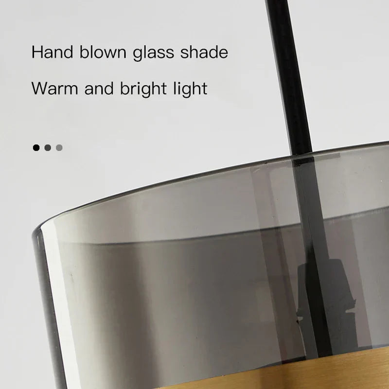 Lustre Aurelia Noir — Cadre en laiton intégré et abat-jour en verre fumé