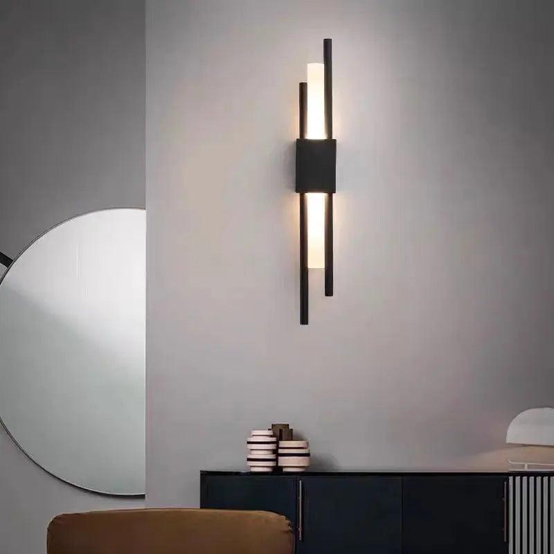 Adan-Metallwandleuchte — Verstellbarer Arm, Schwarz oder Gold