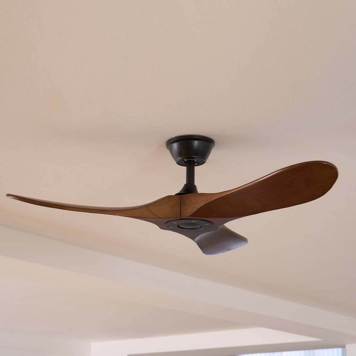 Ventilateur ultra-silencieux, 106cm/132cm — pales en noyer, 6 vitesses
