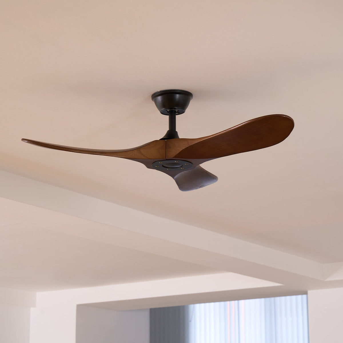 Ventilateur ultra-silencieux, 106cm/132cm — pales en noyer, 6 vitesses