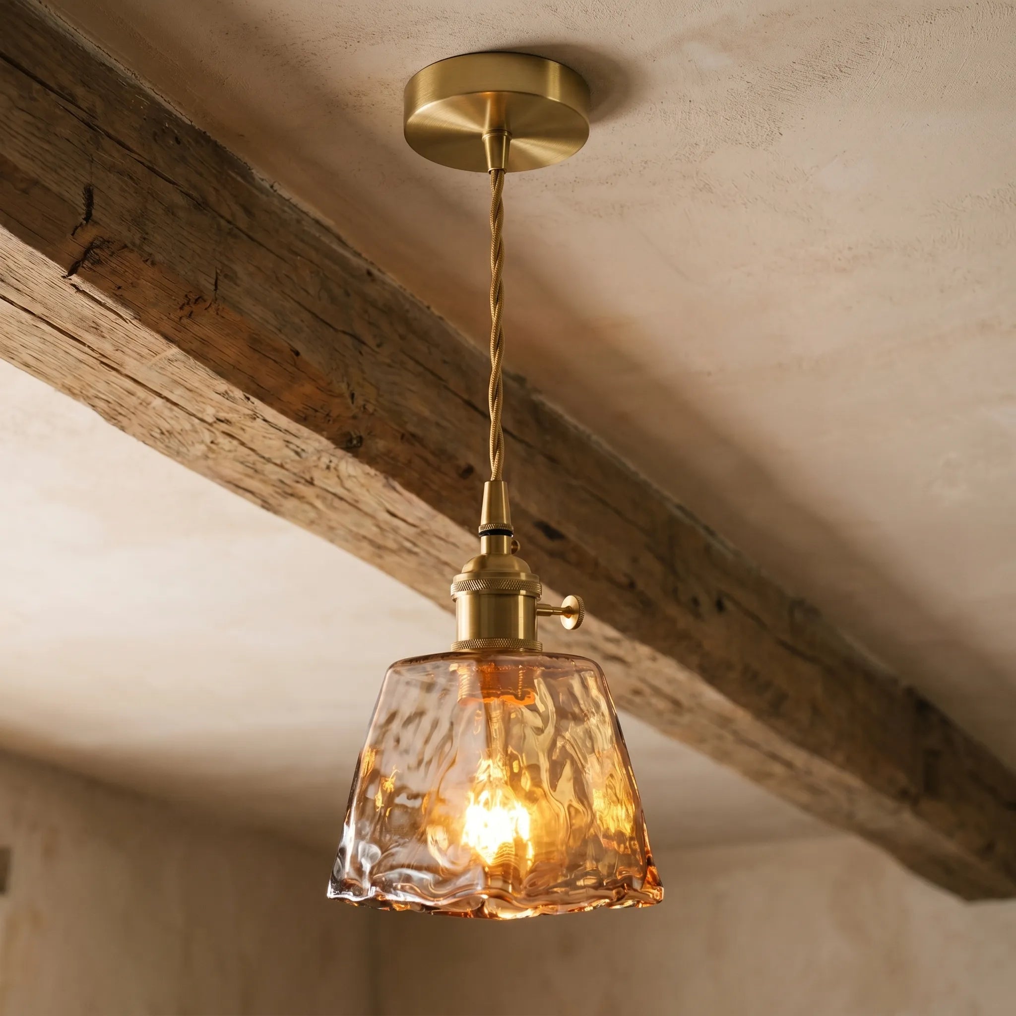 Vintage Pendant Lamp -  Illuminating Dining Spaces - Wildoxy