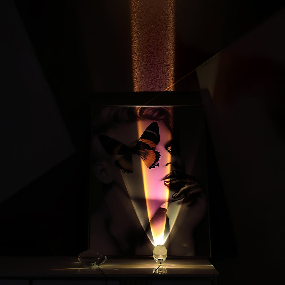Marsman-tafellamp — oogvormige lichtprojectie op de muur, zachte gloed
