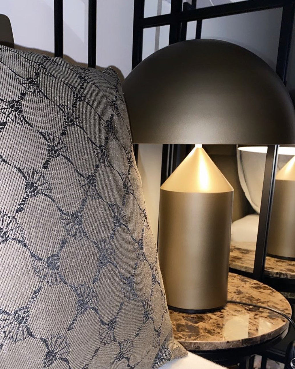 Geometrische Metalllampe — italienisches Design, 2 Größen, 5 Oberflächen
