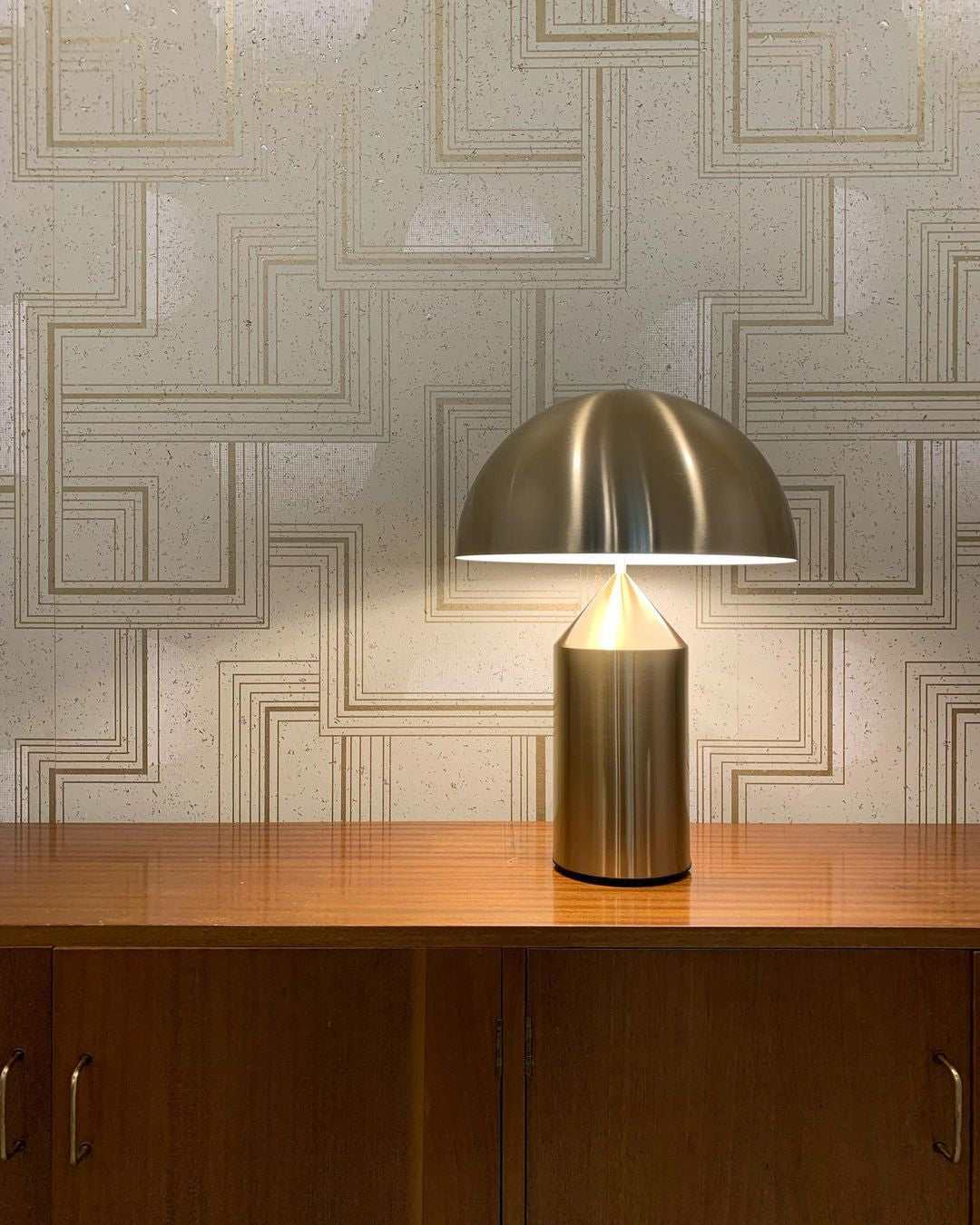 Geometrische Metalllampe — italienisches Design, 2 Größen, 5 Oberflächen