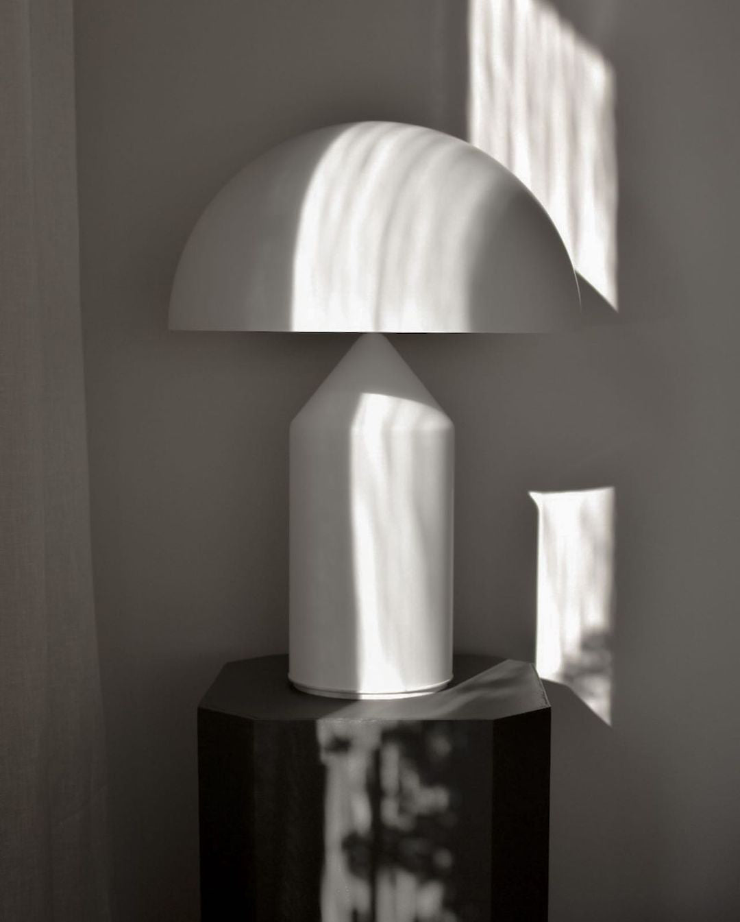 Geometrische Metalllampe — italienisches Design, 2 Größen, 5 Oberflächen