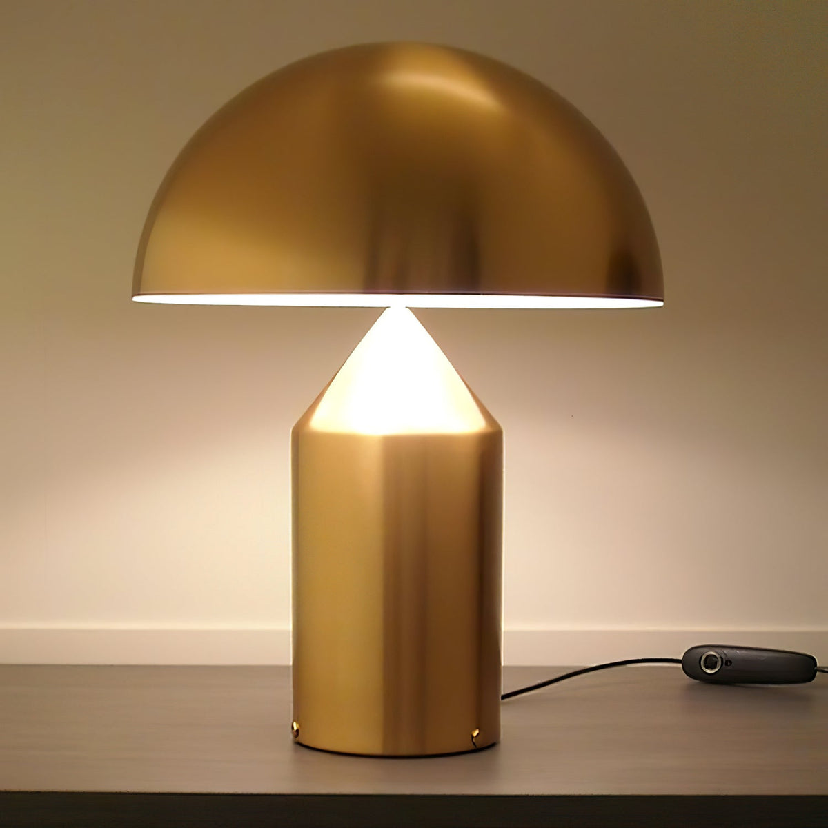 Geometrische Metalllampe — italienisches Design, 2 Größen, 5 Oberflächen
