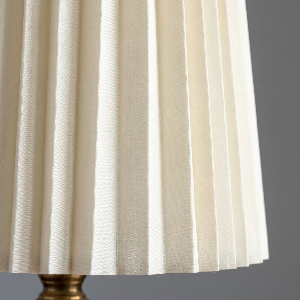 Vintage Style Pleated Table Lamp -  Reading In Bed - Wildoxy