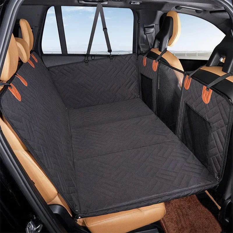 Autohoes voor honden op de achterbank — waterafstotende antislipmat