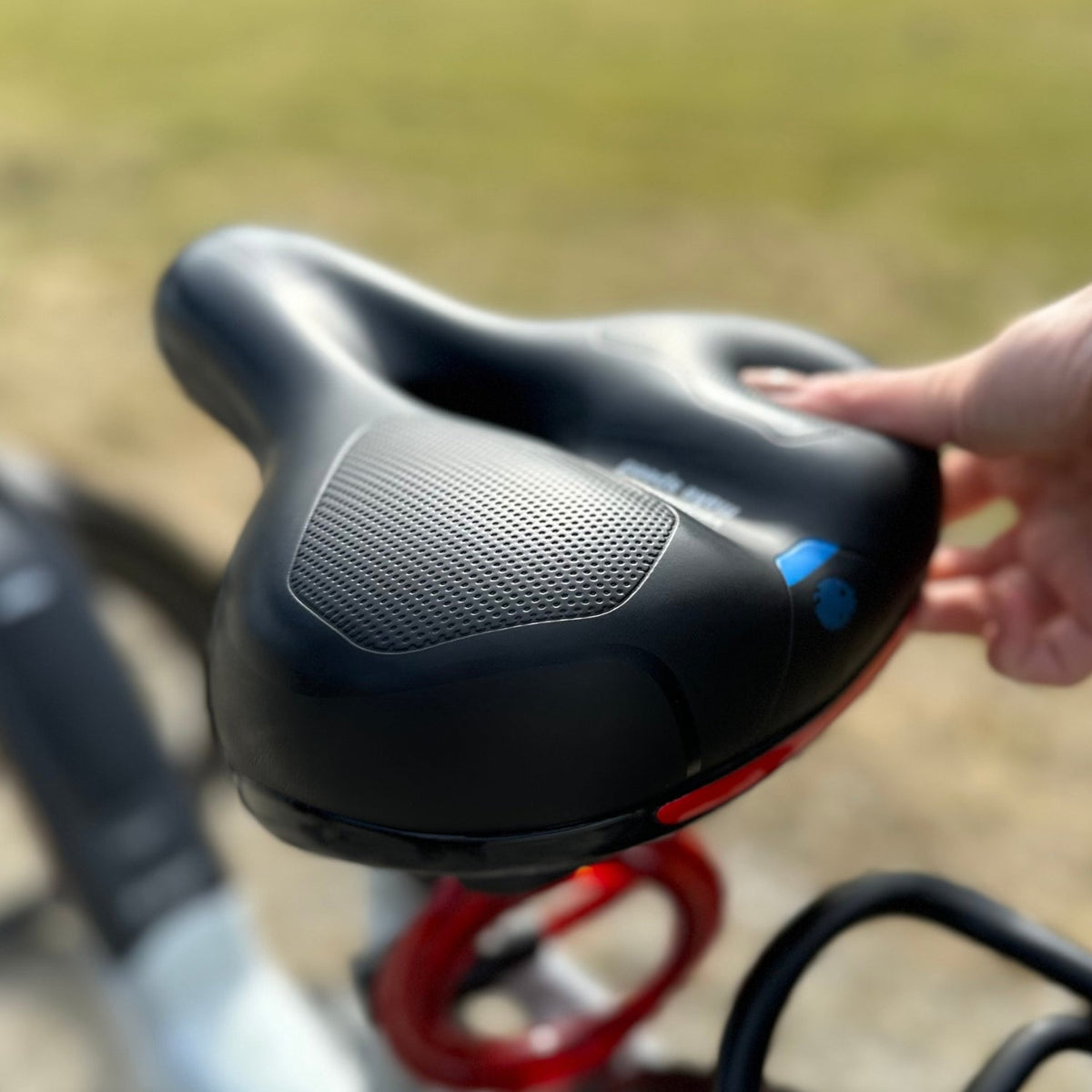 Geelipehmustettu polkupyörän satula — ergonominen, hengittävä, yleissopiva