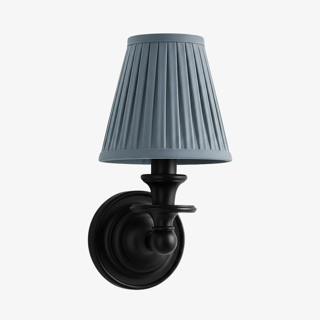 Vägglampa i smidesjärn — tygskärm, svanhalsarm