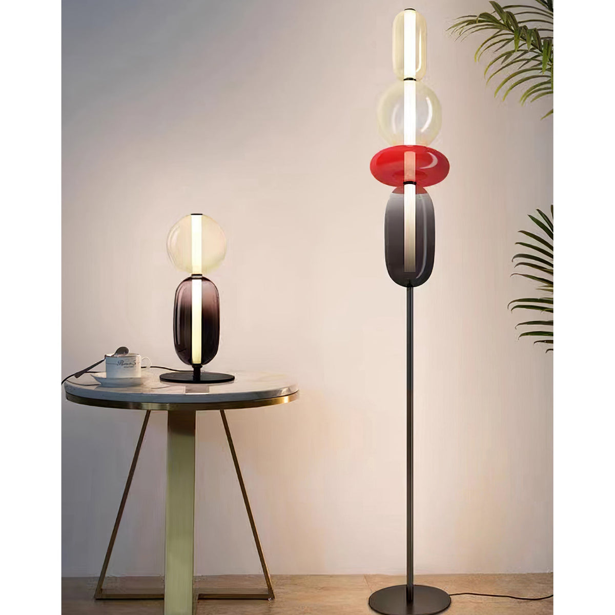 Handgeblasene Glas-Stehlampe mit schwarzem Standfuß