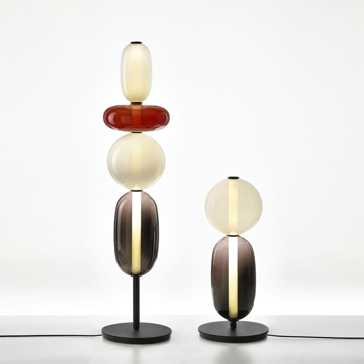 Handgeblasene Glas-Stehlampe mit schwarzem Standfuß