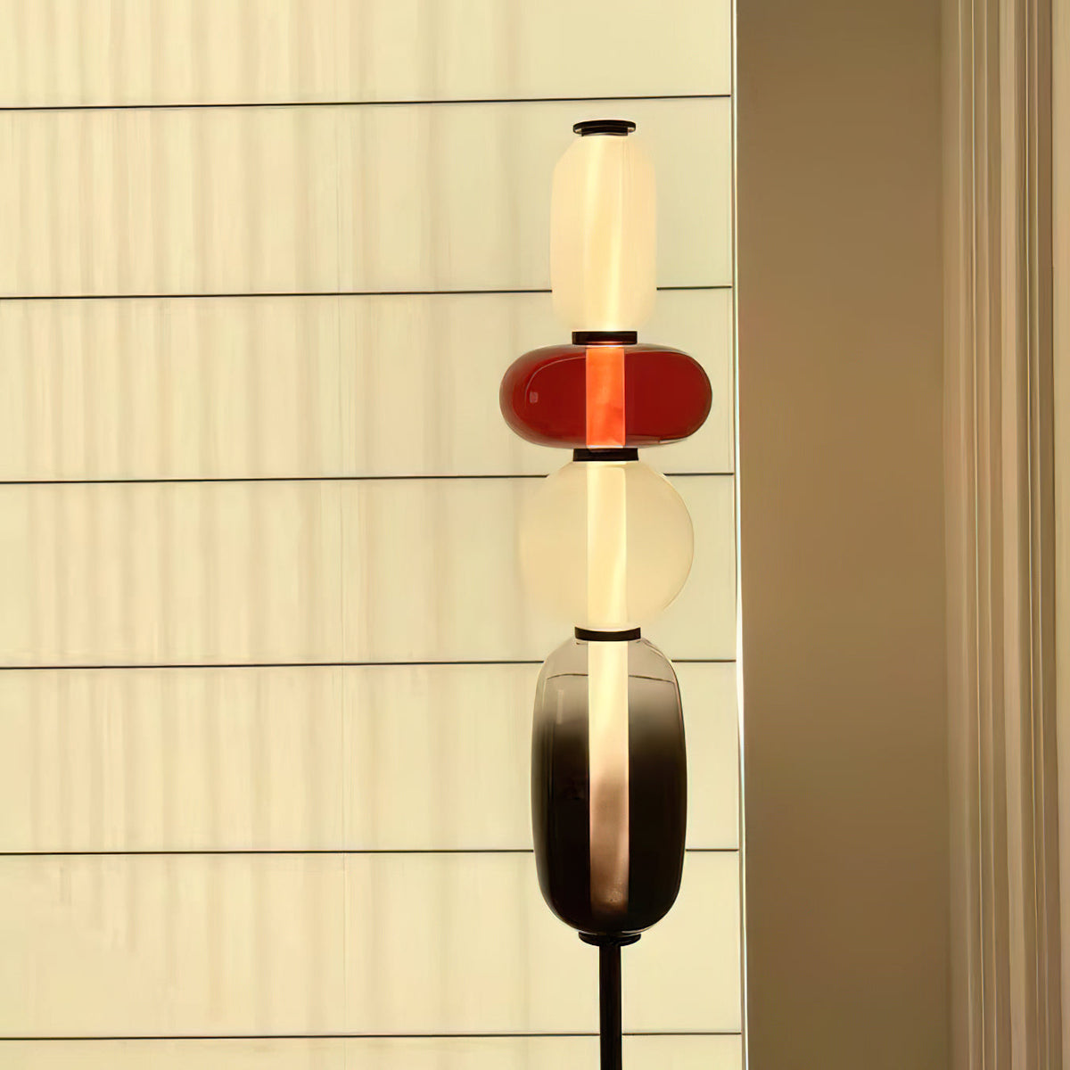 Handgeblasene Glas-Stehlampe mit schwarzem Standfuß