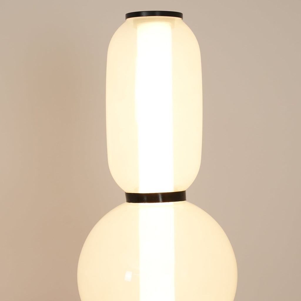 Handgeblasene Glas-Stehlampe mit schwarzem Standfuß