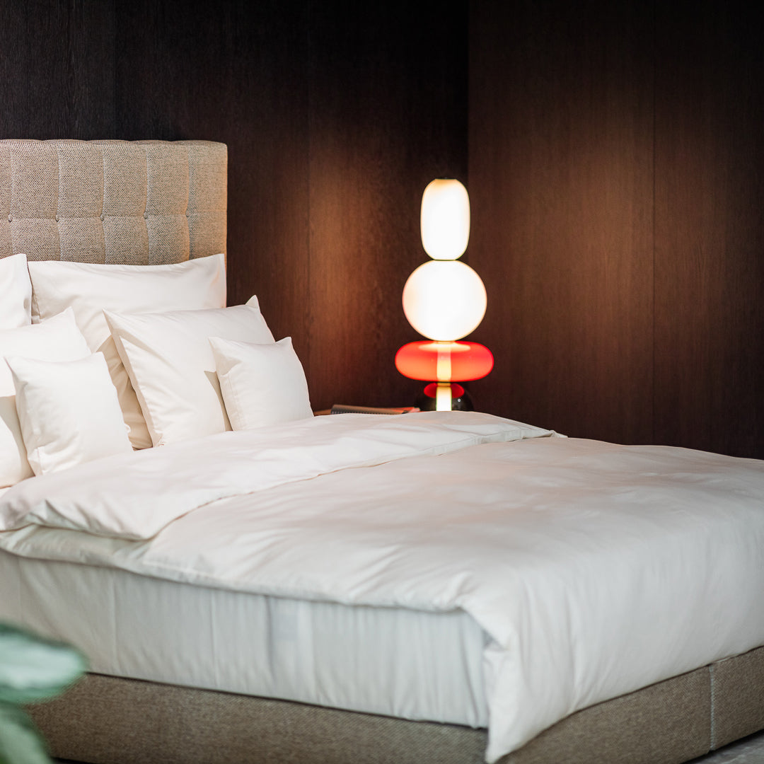 Handgeblasene Glas-Stehlampe mit schwarzem Standfuß