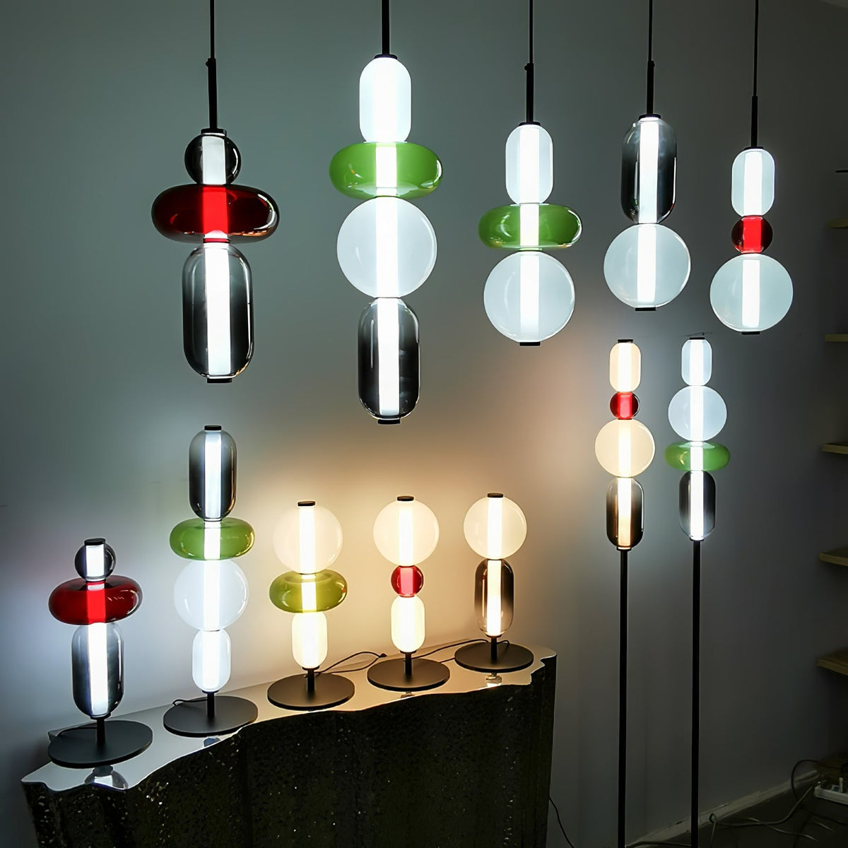 LED-golvlampa i glas, 130 eller 160 cm, röd vit svart