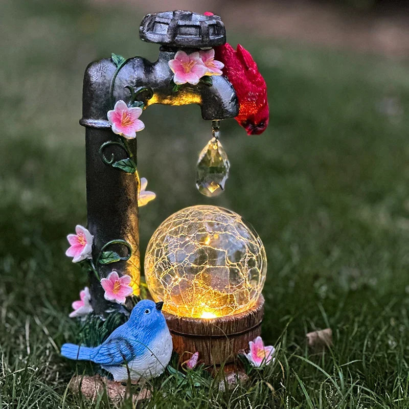 Estatua de cardenal con luz solar para jardín — Activación automática al anochecer
