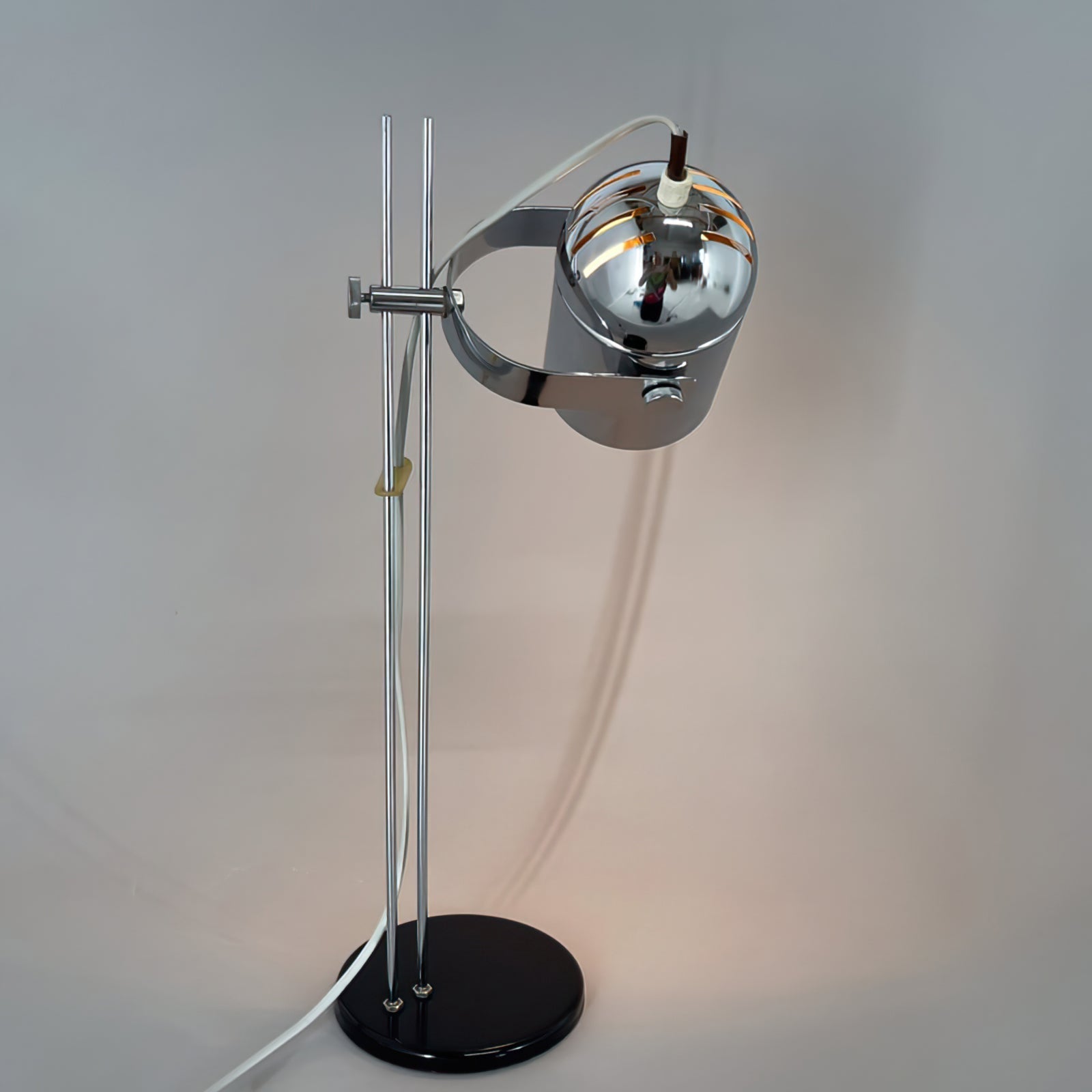 Aureli Height-Adjustable Table Lamp – Warm Ambient Glow