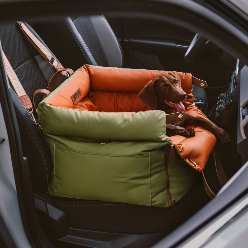 Koiranpeti autoon ja matkoille — turvalliseen matkustamiseen, musta, harmaa, oranssi ja beige