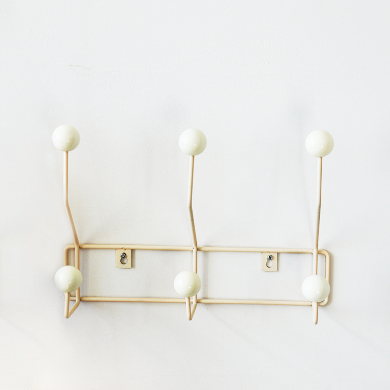 Cuier metalic — 3/4 cârlige, stil mid-century, galben/verde/alb