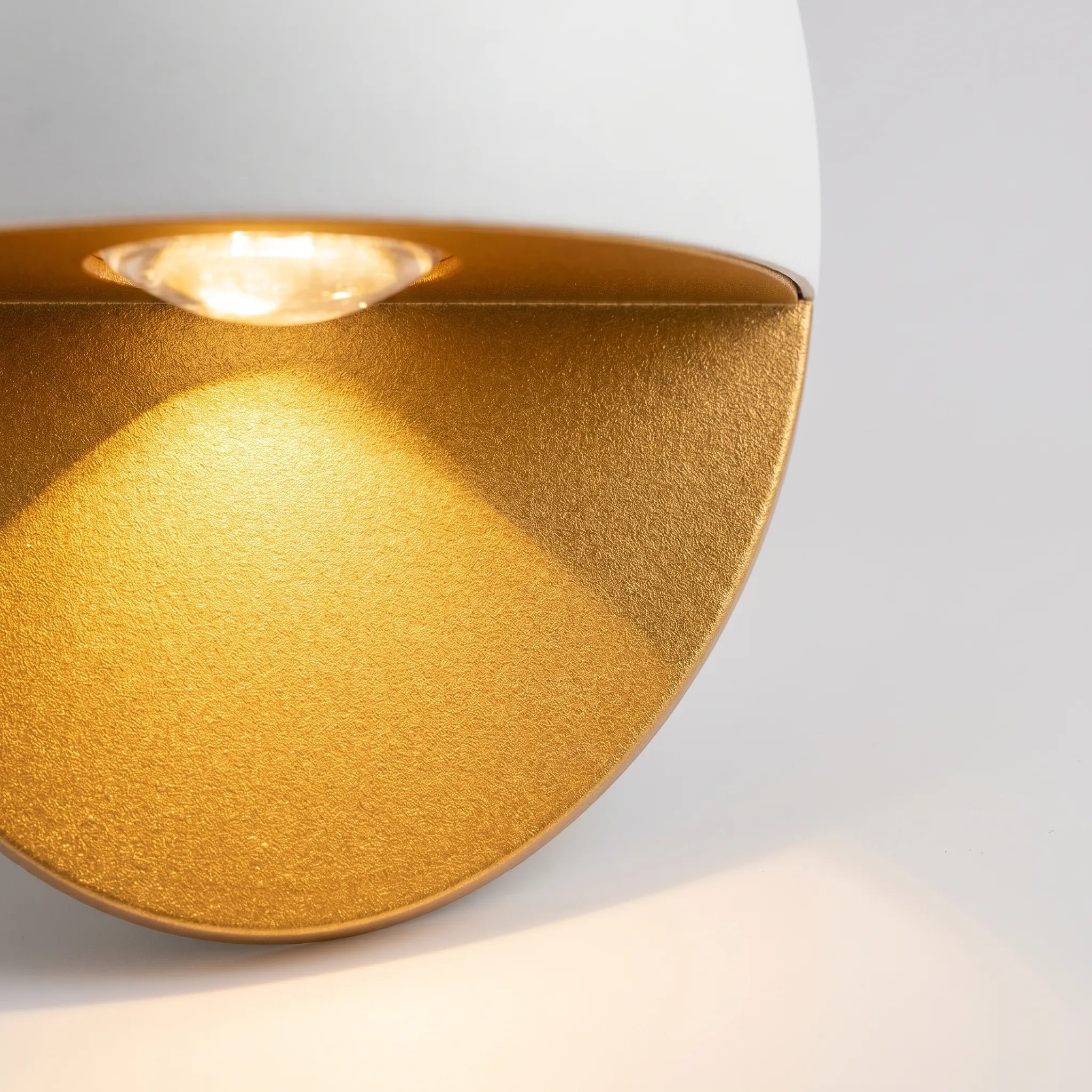 Minimalist Oval Wall Light -  Illuminating Exterior Walls - Wildoxy
