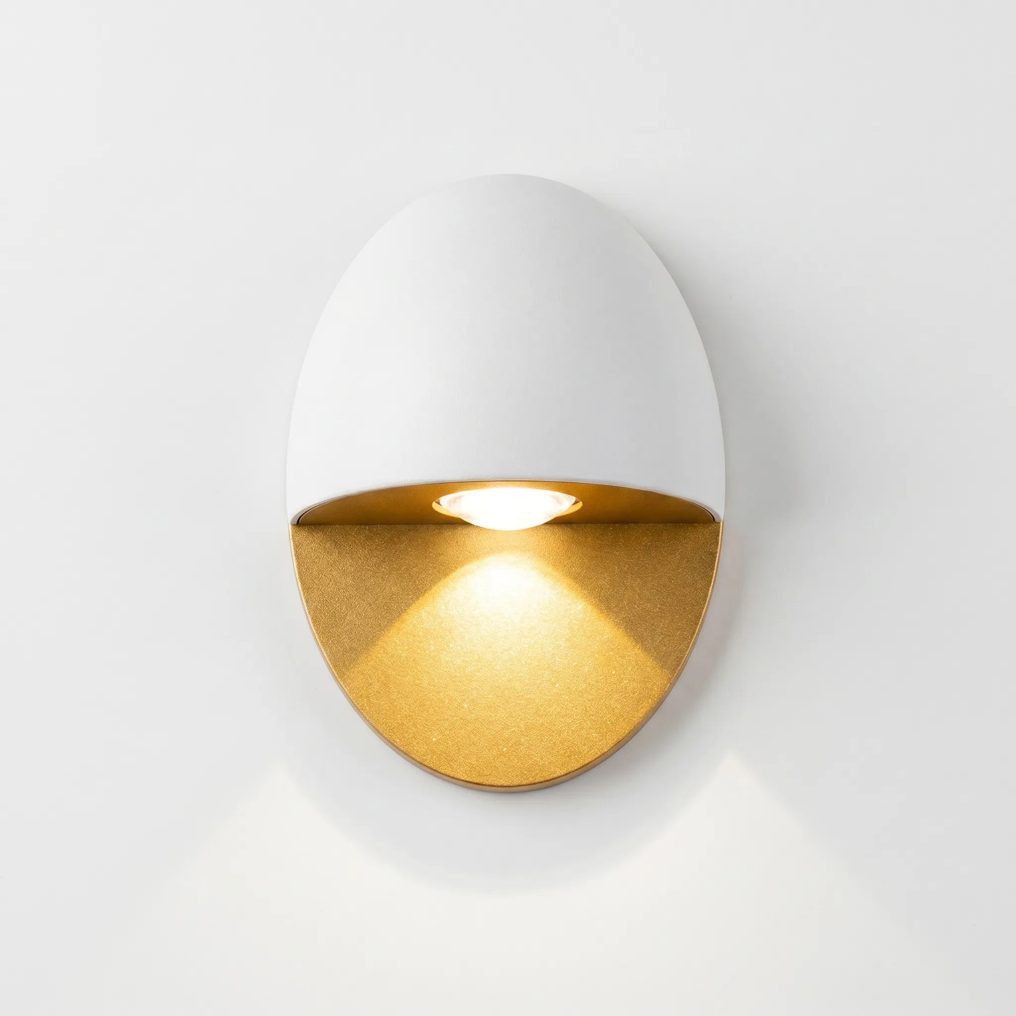 Minimalist Oval Wall Light -  Illuminating Exterior Walls - Wildoxy
