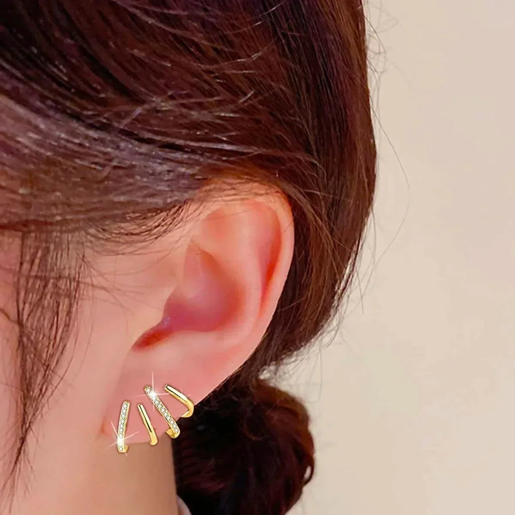 Gold-Silber-Ohrringe mit vier Krallen — Lagenlook mit Creolen