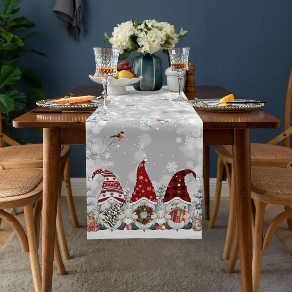 Runner da tavola natalizio Luxe in lino con motivo di fiocchi di neve e gnomi