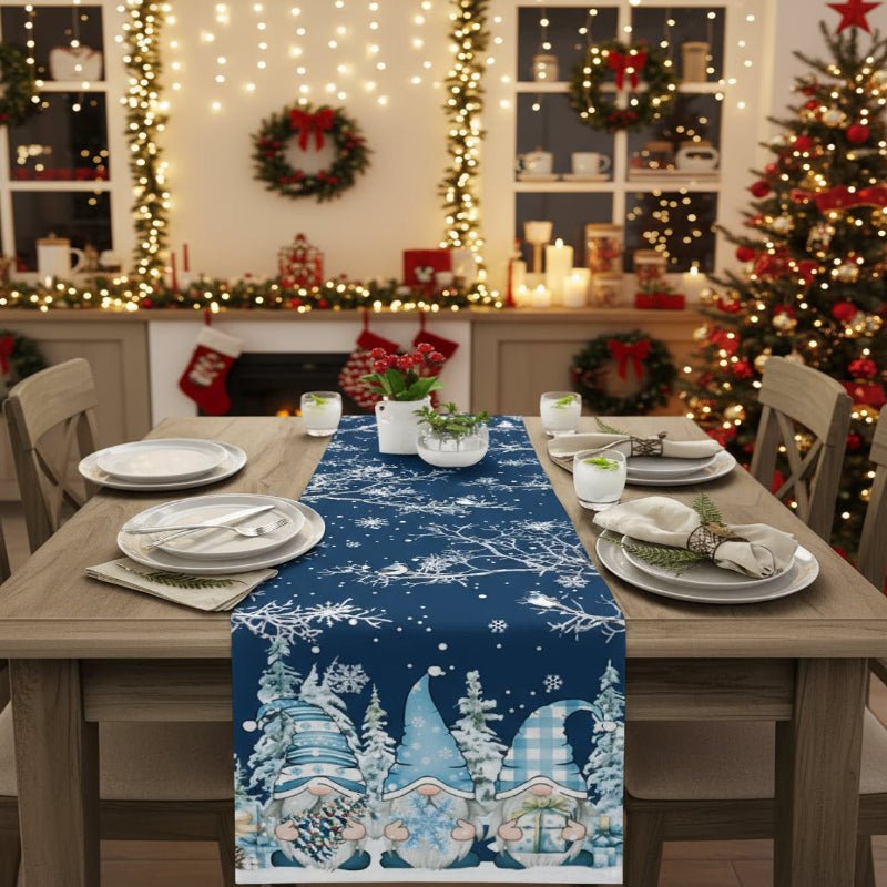 Runner da tavola natalizio Luxe in lino con motivo di fiocchi di neve e gnomi