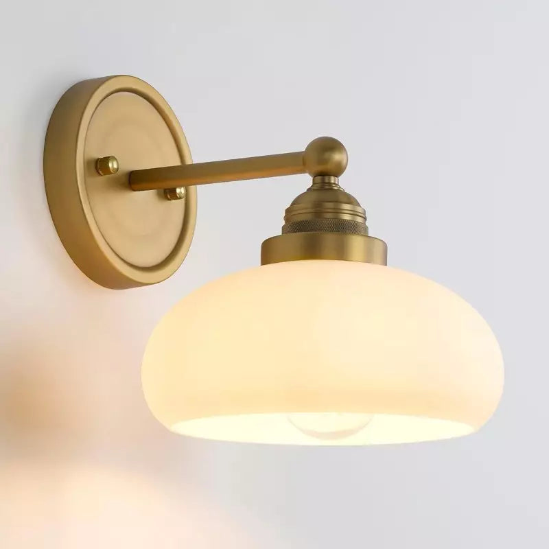 Lampada da parete vintage — Luce industriale in vetro bianco latte