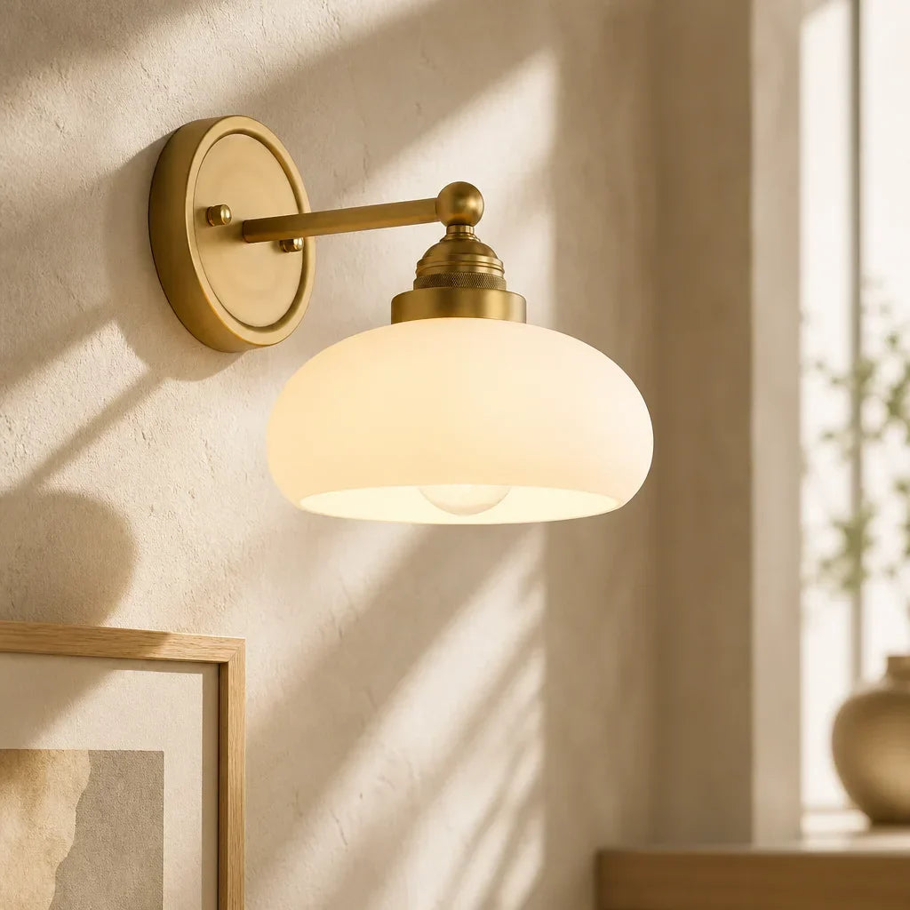 Lampada da parete vintage — Luce industriale in vetro bianco latte
