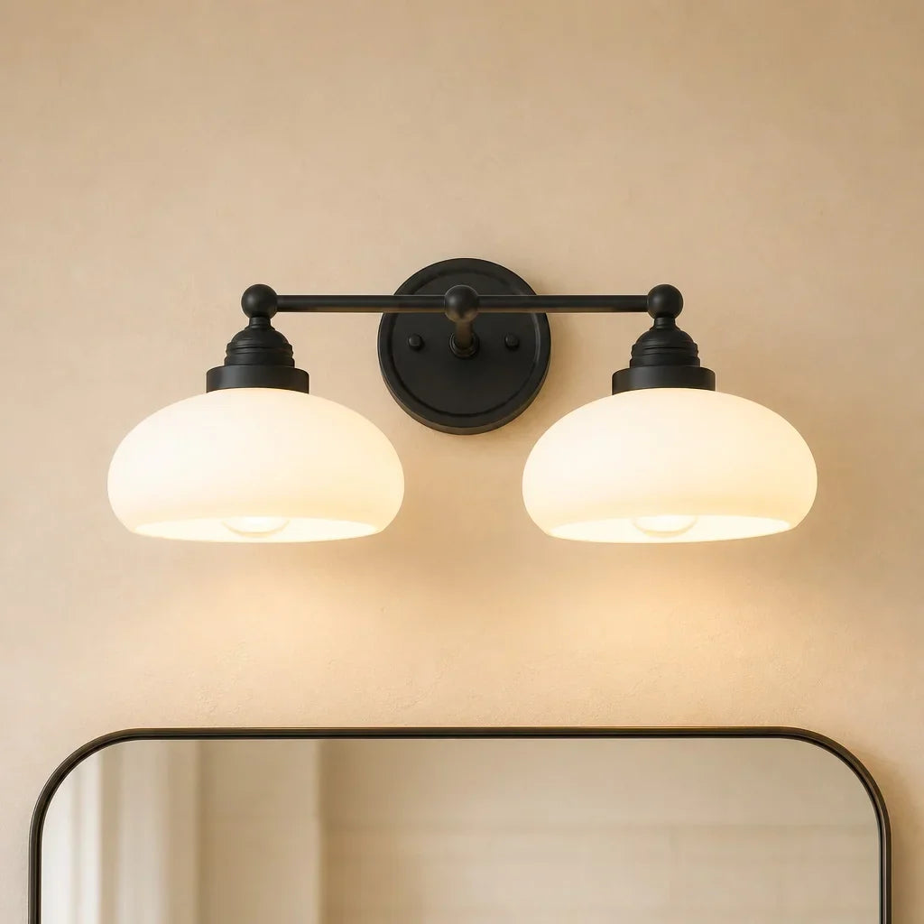 Lampada da parete vintage — Luce industriale in vetro bianco latte