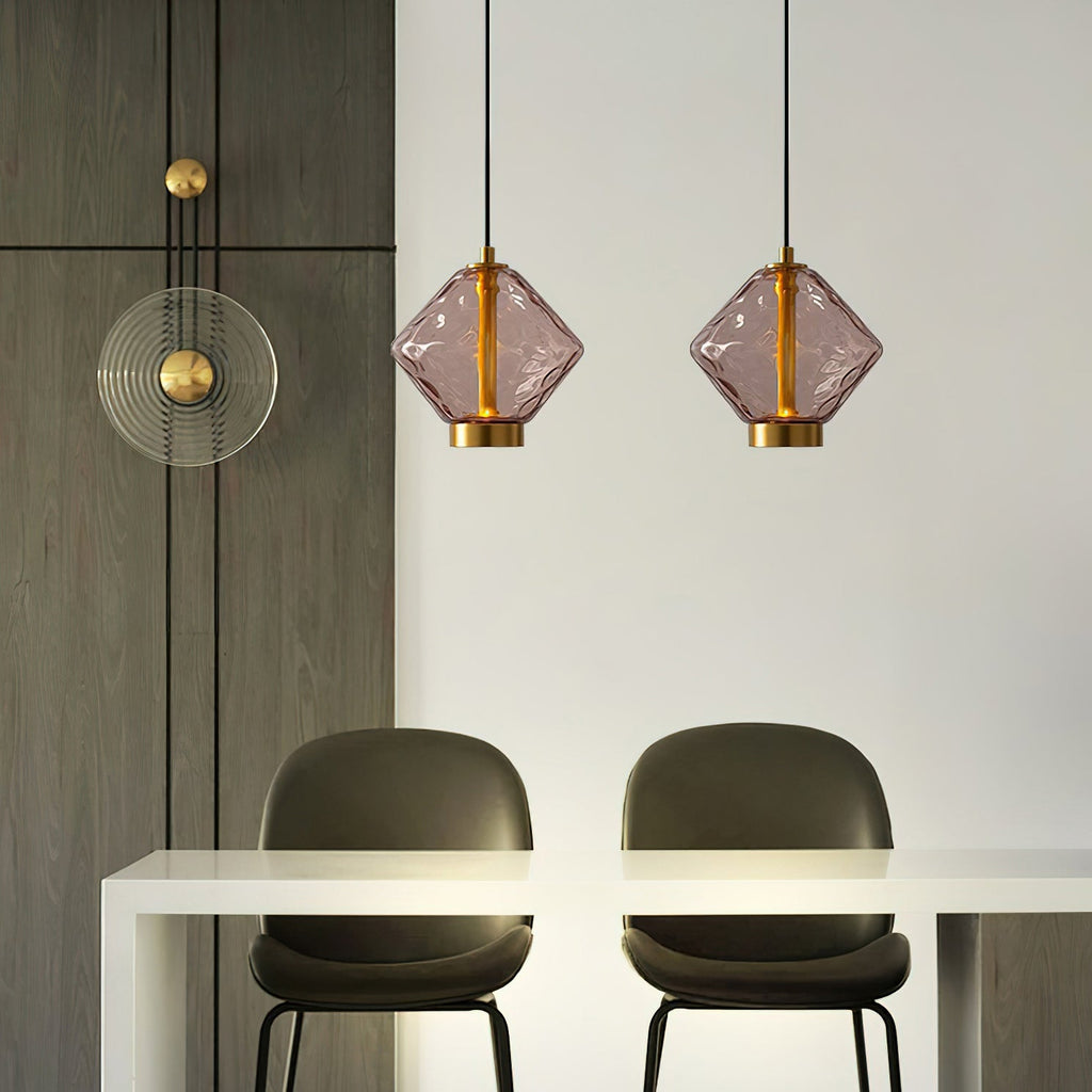 Pendelleuchte mit farbigem Glaskugel-Schirm — modernes Design