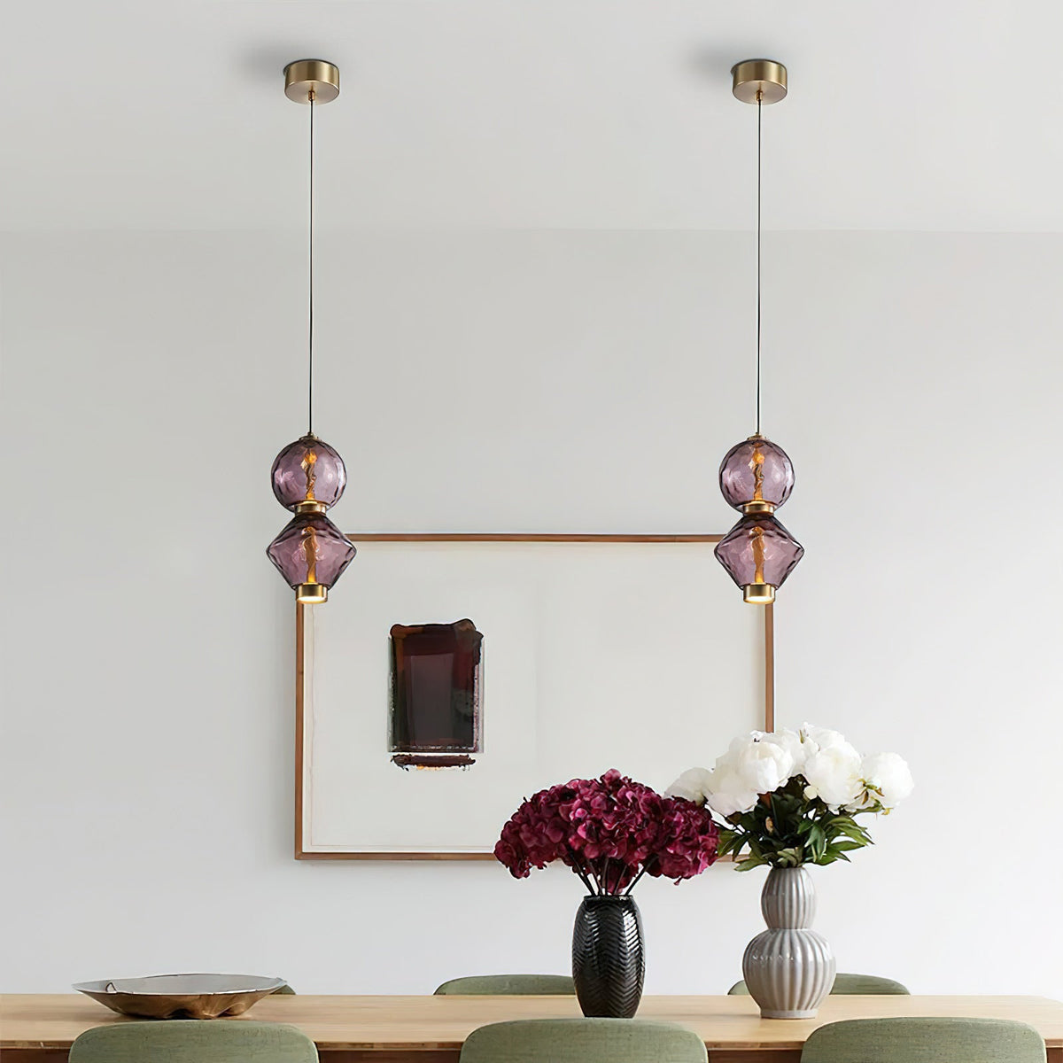 Pendelleuchte mit farbigem Glaskugel-Schirm — modernes Design