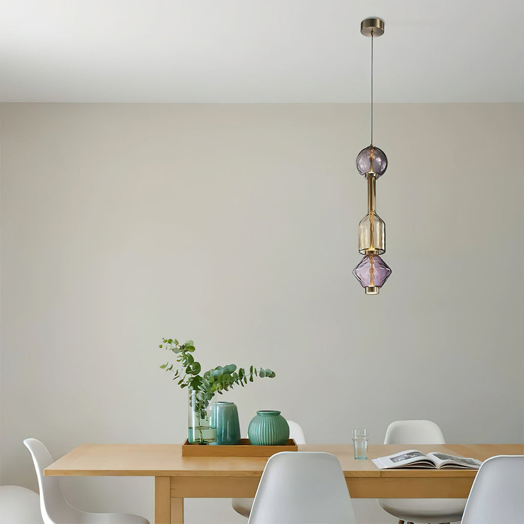 Pendelleuchte mit farbigem Glaskugel-Schirm — modernes Design