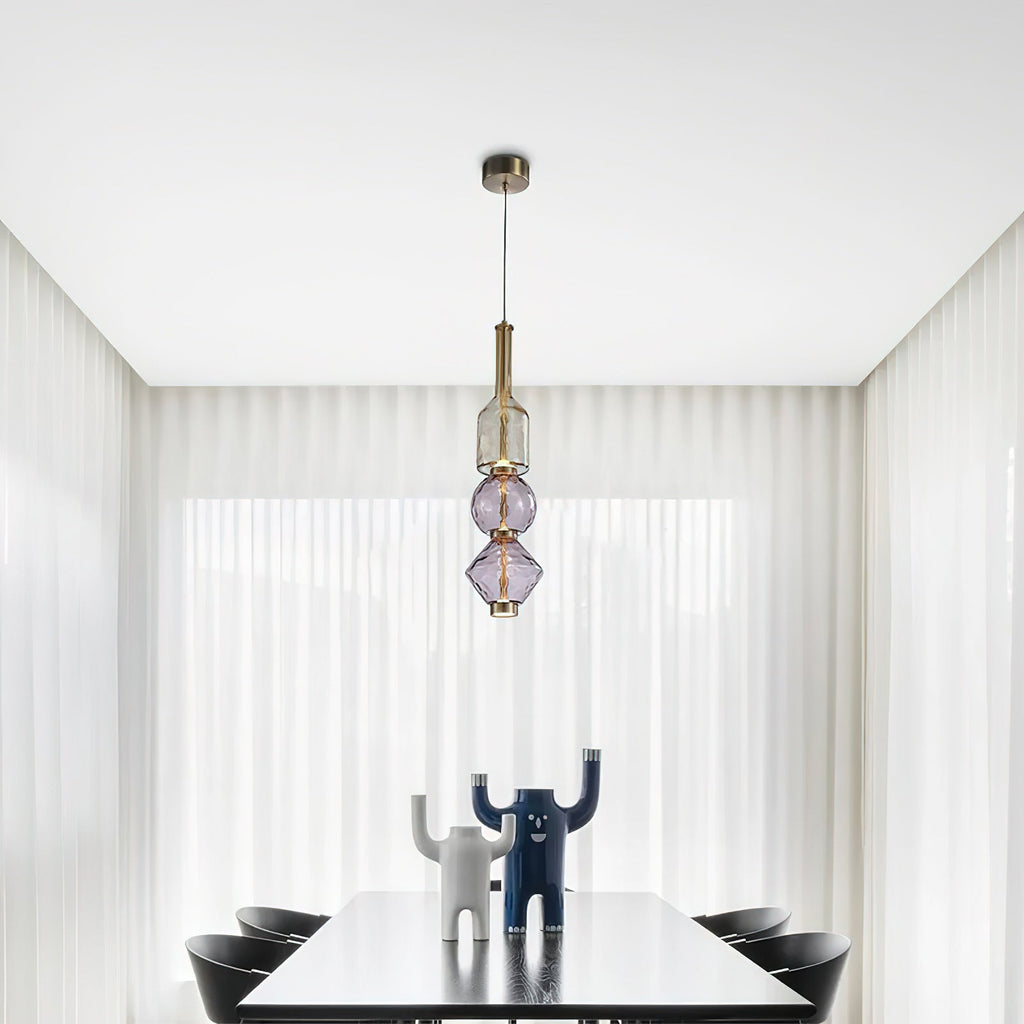 Pendelleuchte mit farbigem Glaskugel-Schirm — modernes Design