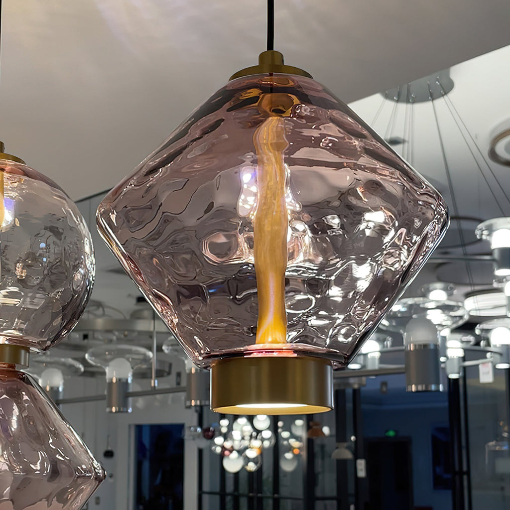 Pendelleuchte mit farbigem Glaskugel-Schirm — modernes Design