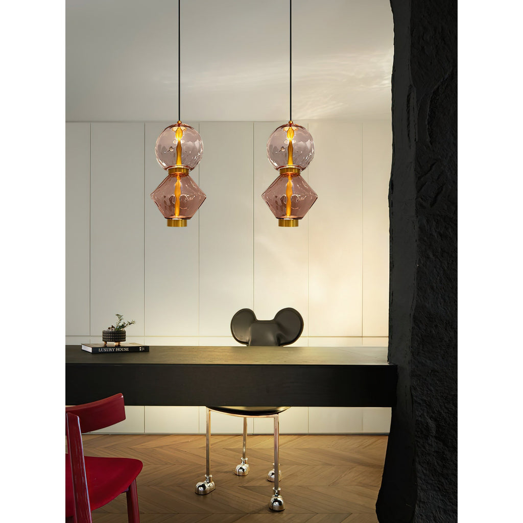 Pendelleuchte mit farbigem Glaskugel-Schirm — modernes Design