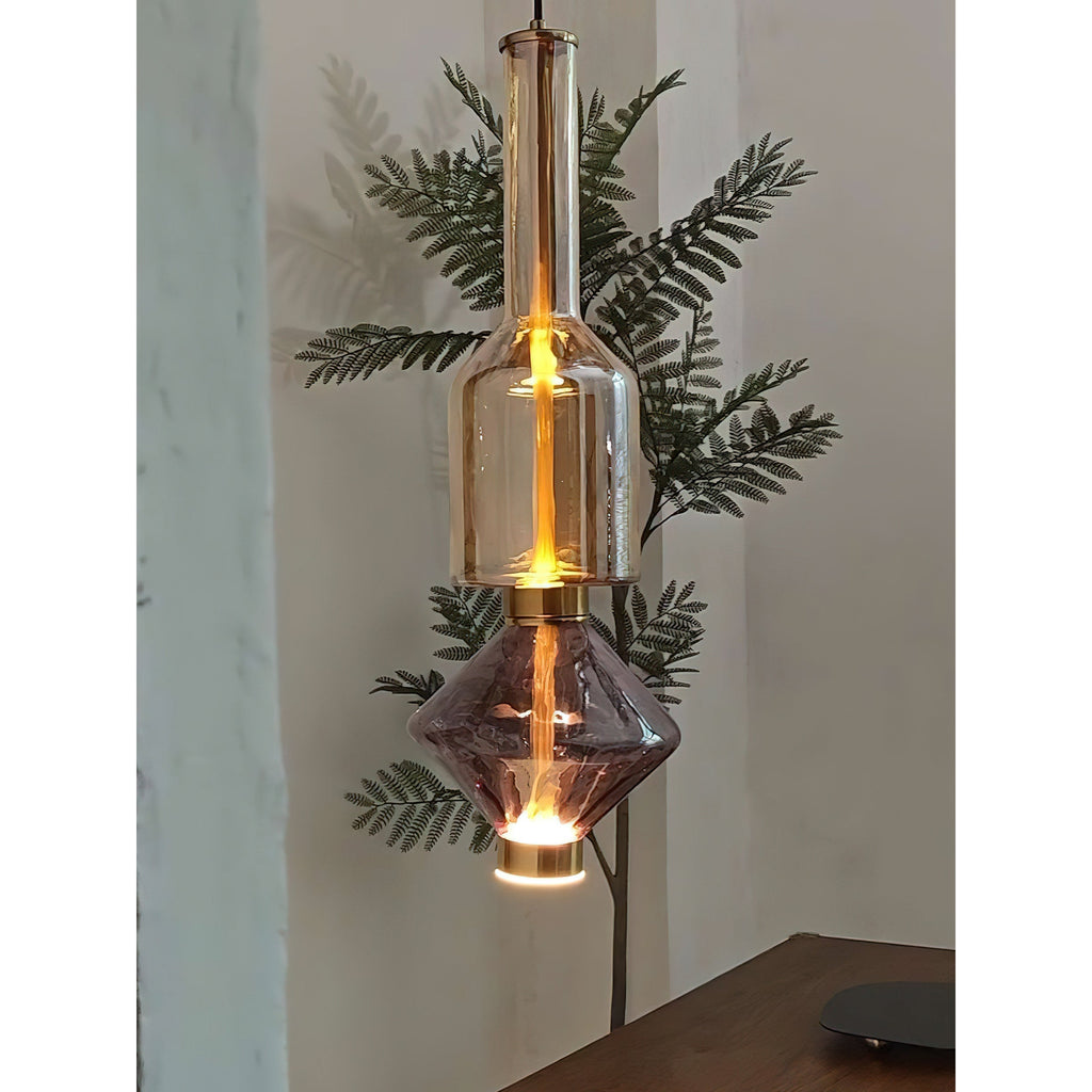 Pendelleuchte mit farbigem Glaskugel-Schirm — modernes Design