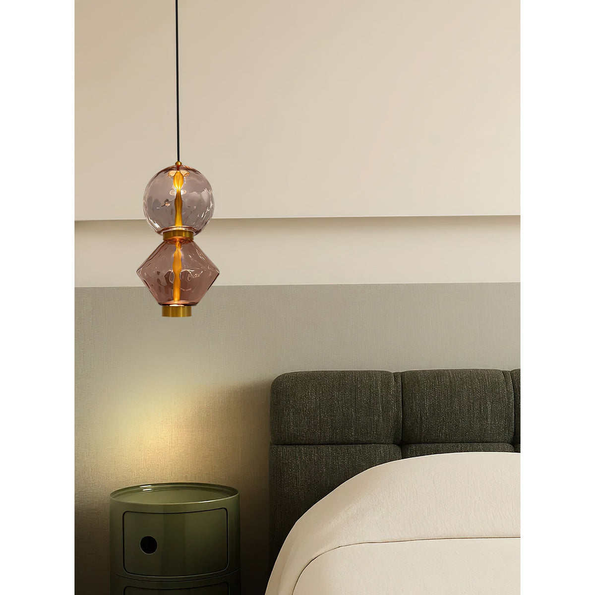 Pendelleuchte mit farbigem Glaskugel-Schirm — modernes Design