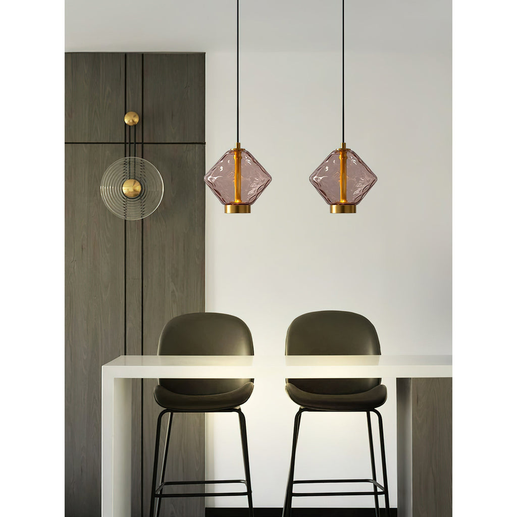 Pendelleuchte mit farbigem Glaskugel-Schirm — modernes Design
