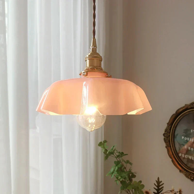 Solara pendellampe i messing — polert finish, raffinert silhuett
