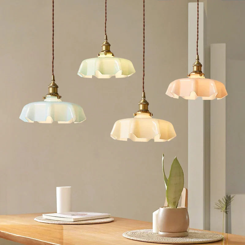 Solara pendellampe i messing — polert finish, raffinert silhuett
