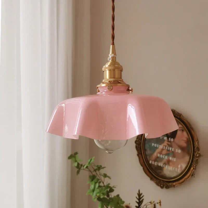 Solara pendellampe i messing — polert finish, raffinert silhuett