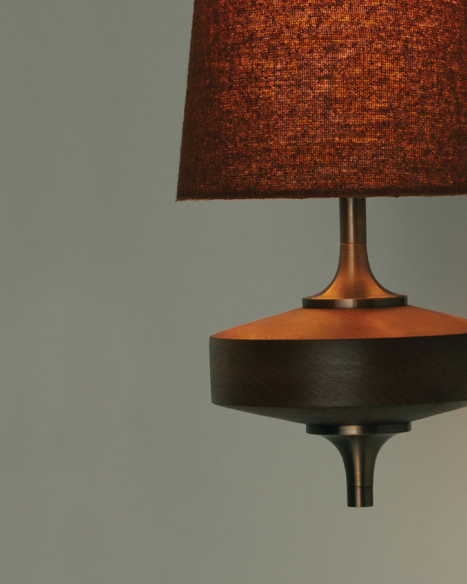 Aplique de pared vintage — brazo de madera, pantalla de tela, E12/E14