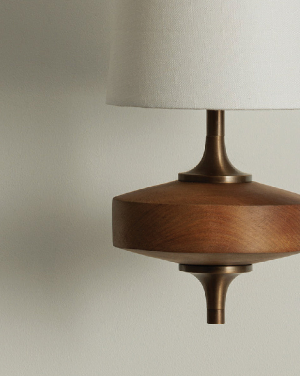 Aplique de pared vintage — brazo de madera, pantalla de tela, E12/E14