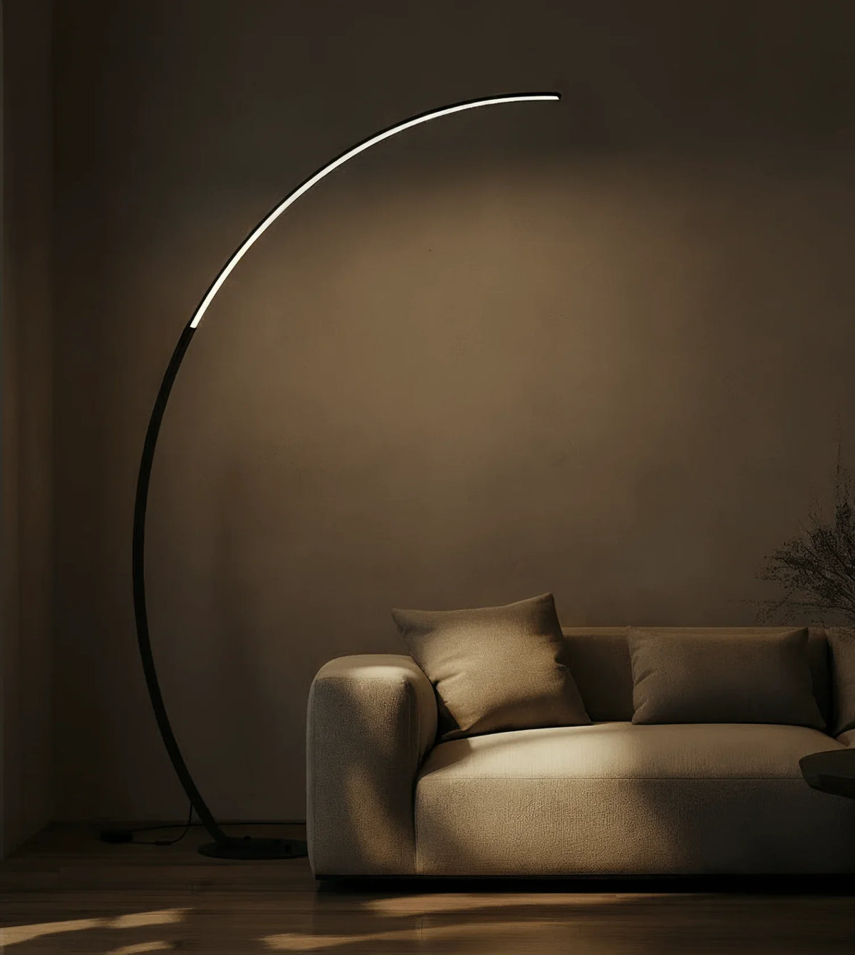 Gulvlampe med bue, 170cm — dæmpbar LED, sort og hvid