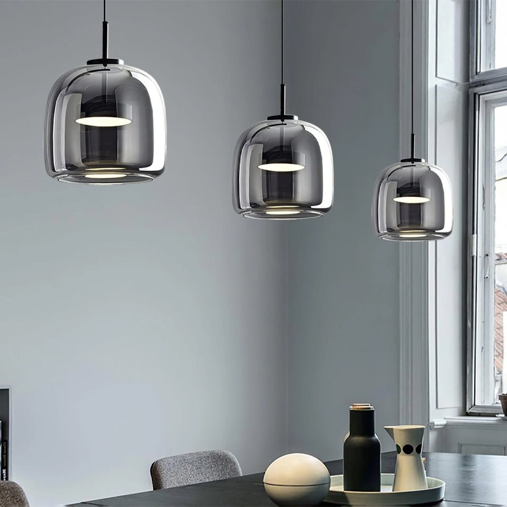 Pendellampe med røgfarvet glasskærm — vintage-minimalistisk LED