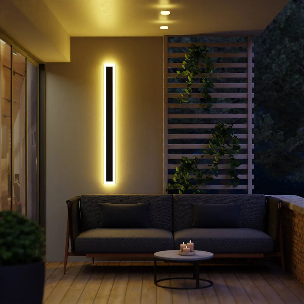 Lineare LED-Außenwandleuchte - schwarzes Acryl, IP65, dimmbar