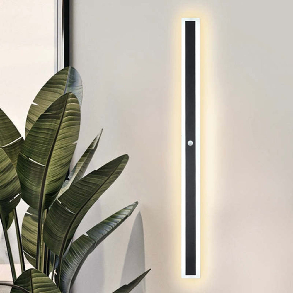 Lineare LED-Außenwandleuchte - schwarzes Acryl, IP65, dimmbar